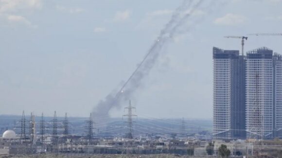 ¡Continúa la tensión! Drones iraníes atacan base estadounidense y un aeropuerto en Irak
