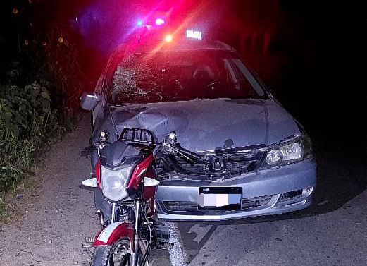 El conductor del auto permaneció en el lugar en espera de las autoridades