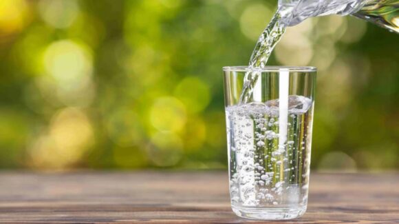 ¿Cuánta agua debemos beber al día para mantener una buena salud? Entérate aquí