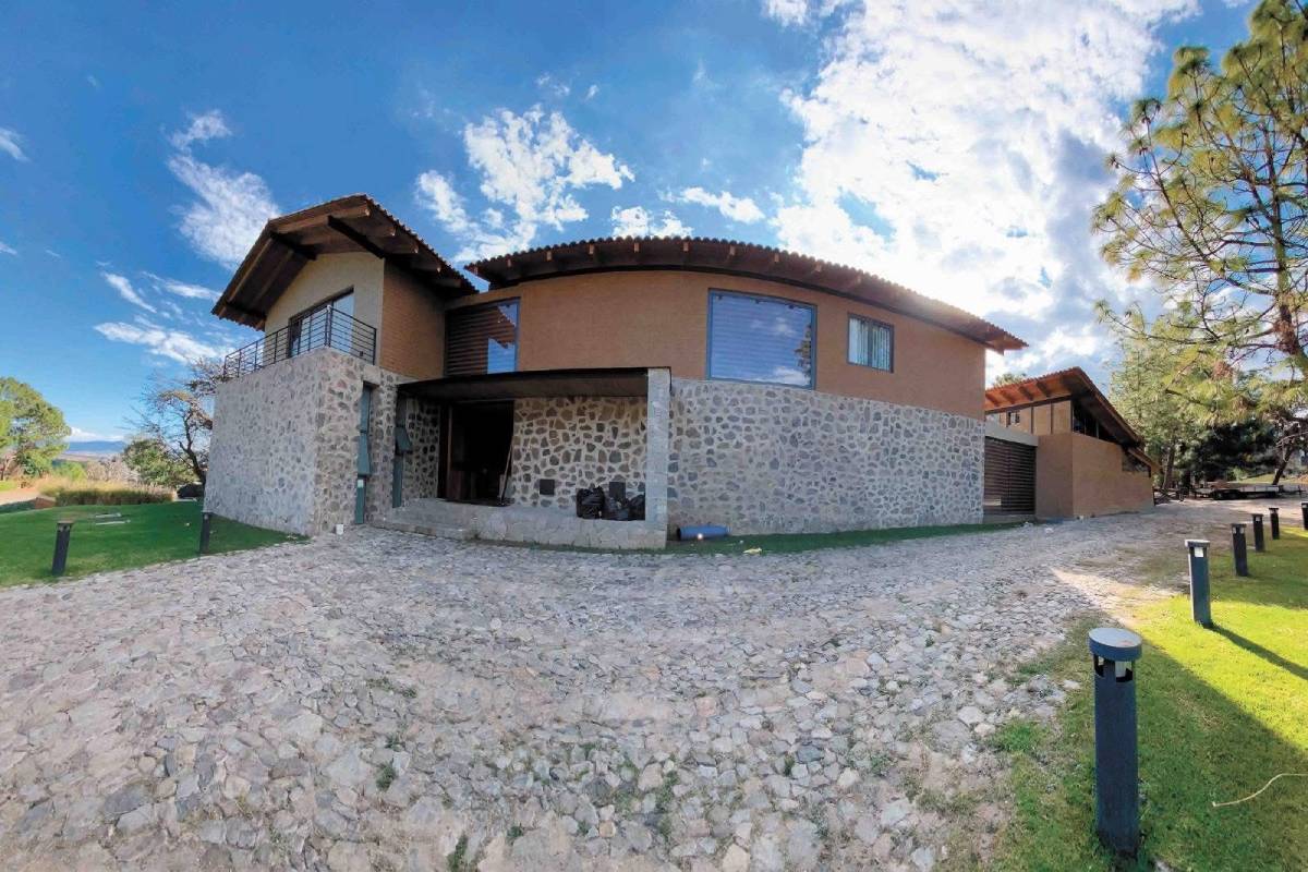 FGR admite que no resguardó cabañas en Tapalpa tras captura de “El Mencho”