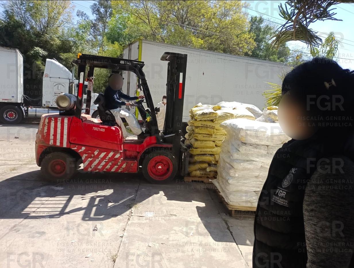 FGR informó de la destrucción de más de 230 toneladas de químicos y 504 mil pastillas de fentanilo en operativos realizados en Michoacán y Sinaloa.