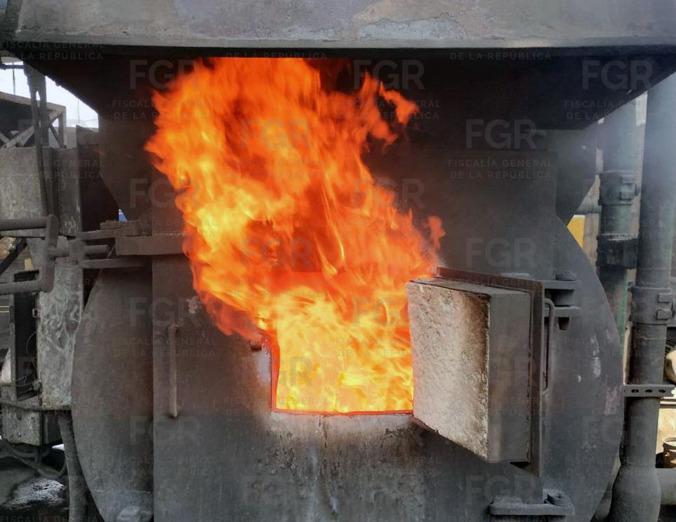 FGR informó de la destrucción de más de 230 toneladas de químicos y 504 mil pastillas de fentanilo en operativos realizados en Michoacán y Sinaloa.