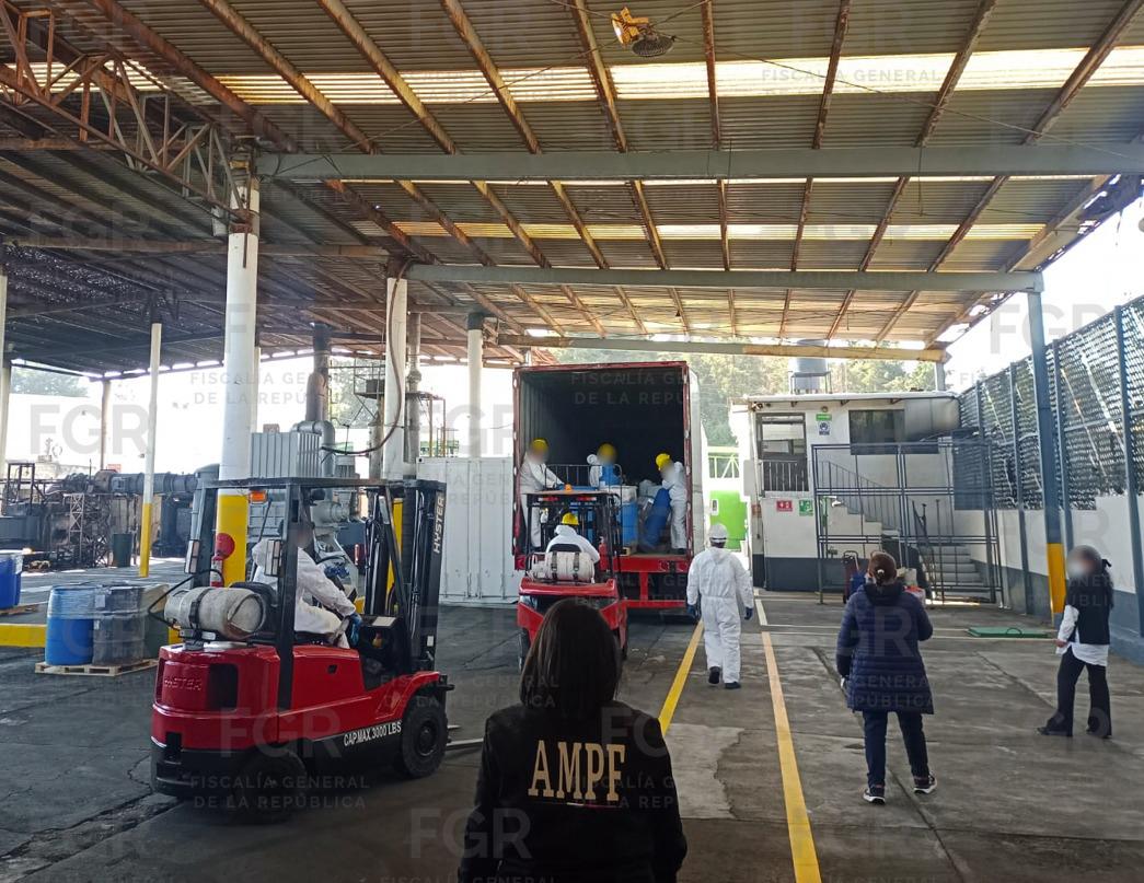 FGR informó de la destrucción de más de 230 toneladas de químicos y 504 mil pastillas de fentanilo en operativos realizados en Michoacán y Sinaloa.