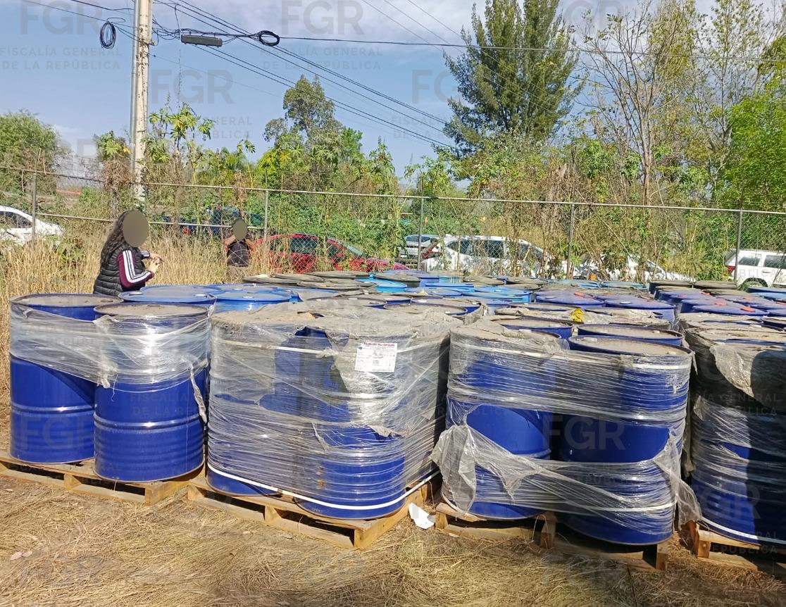 FGR informó de la destrucción de más de 230 toneladas de químicos y 504 mil pastillas de fentanilo en operativos realizados en Michoacán y Sinaloa.