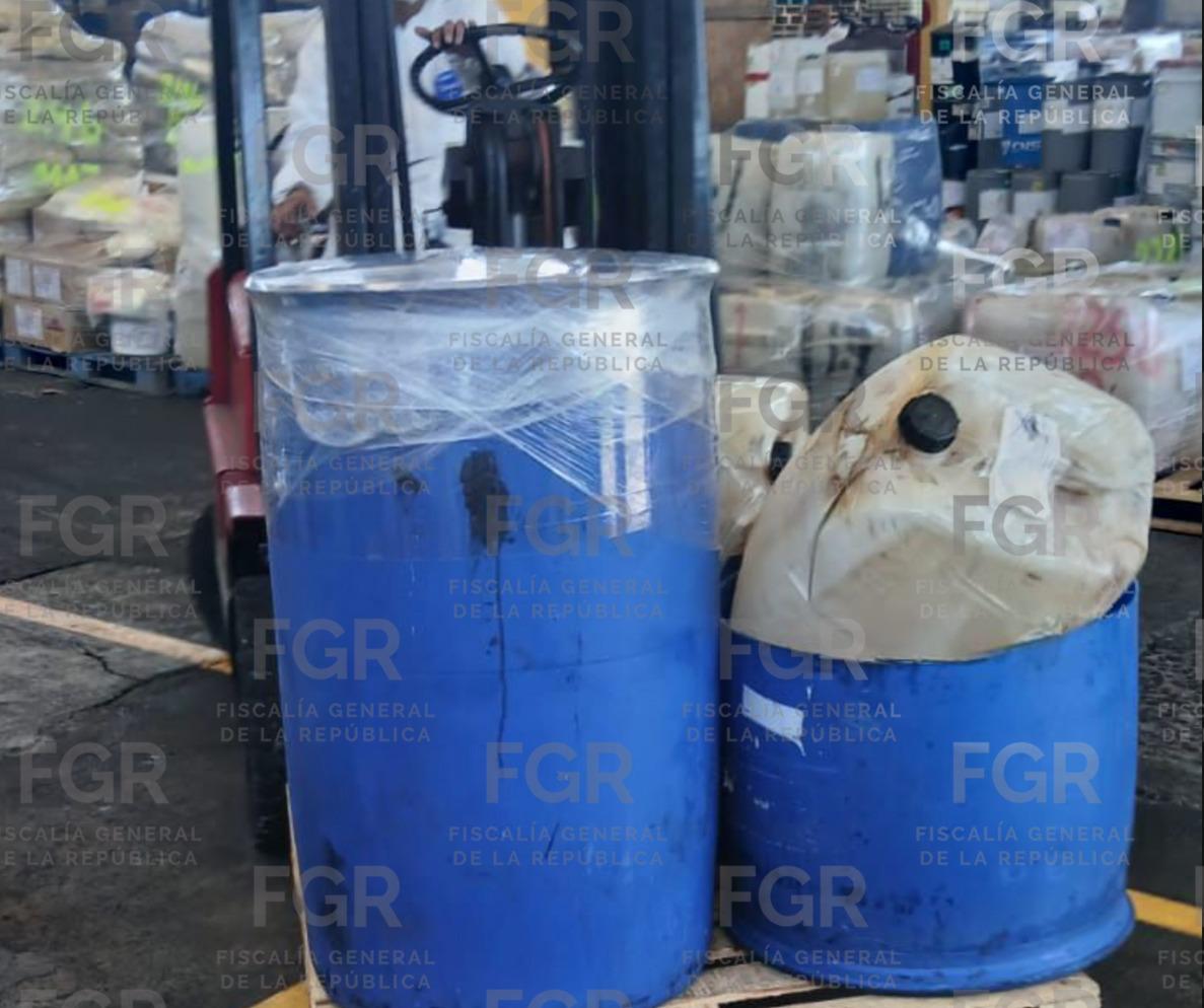 FGR informó de la destrucción de más de 230 toneladas de químicos y 504 mil pastillas de fentanilo en operativos realizados en Michoacán y Sinaloa.
