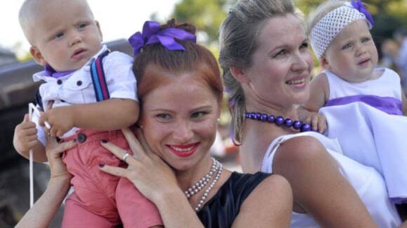Rusia recomienda a mujeres que no quieren hijos acudir al psicólogo