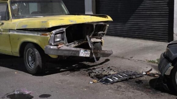 ¡Fuerte accidente! Grupo de adolescentes provocan múltiple choque al arrollar a motociclista en Guadalajara