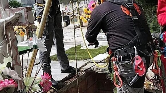 ¡Vivió su peor miedo! Hombre cae a tumba en panteón de Monterrey