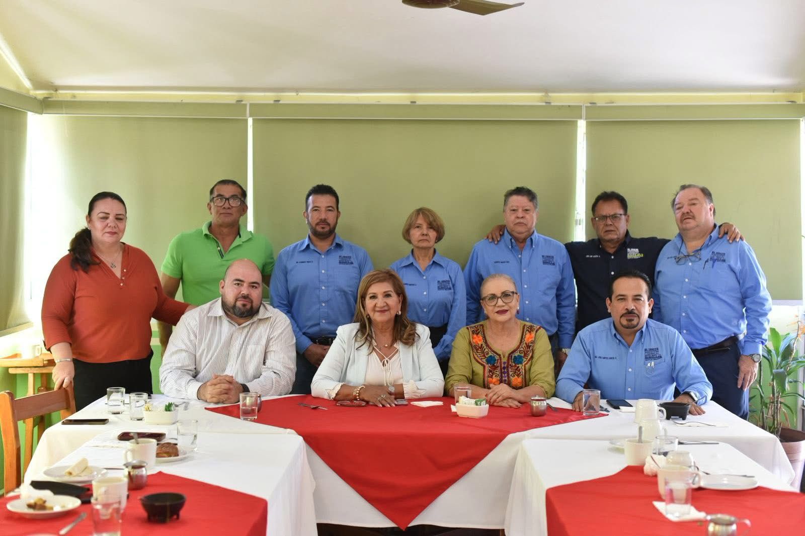 María Teresa Guerra Ochoa escuchó la situación de los transportistas