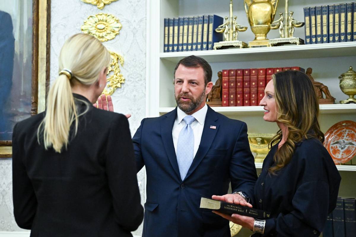 Pam Bondi tomó juramento a Markwayne Mullin como secretario de Seguridad Nacional de EE.UU.