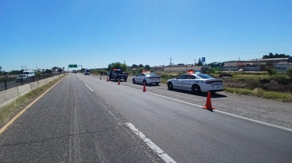 Rafael y José chocan en el ejido Valle Campestre, sobre la carretera internacional México 15 en Guasave, Sinaloa