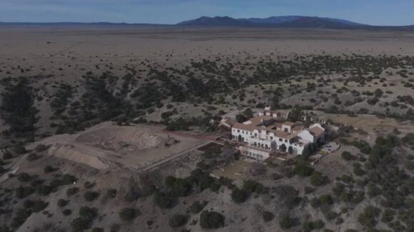 Registran rancho de Jeffrey Epstein en Nuevo México por presunto abuso y trata