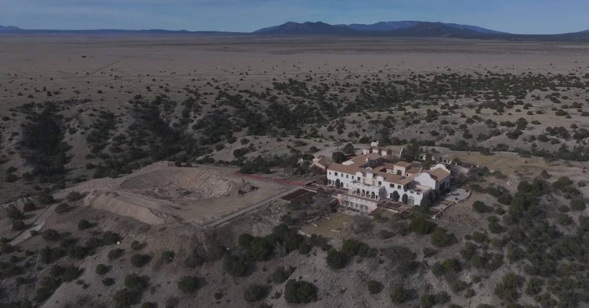 Registran rancho de Jeffrey Epstein en Nuevo México por presunto abuso y trata