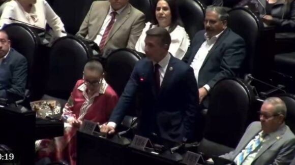 Sergio Mayer regresa a San Lázaro tras participar en reality show; ofrece disculpa pública