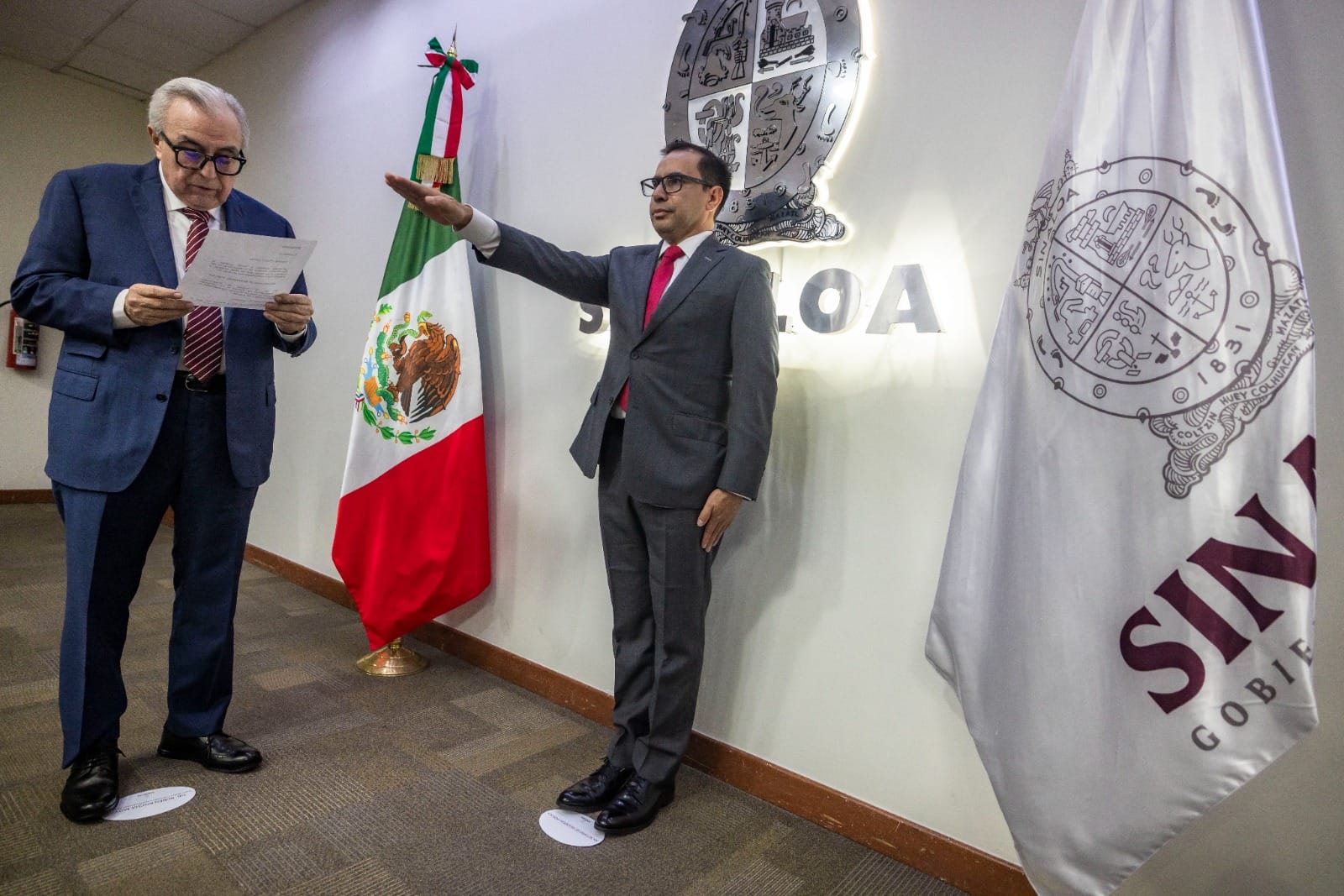 Rocha toma protesta a nuevo titular de SSP