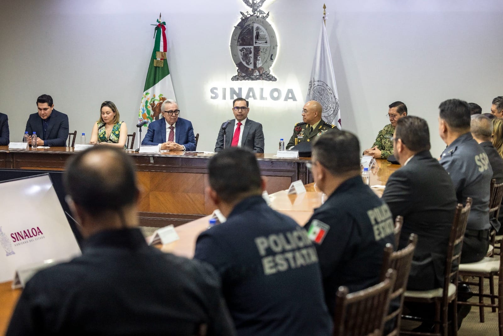 Rocha toma protesta a nuevo titular de SSP