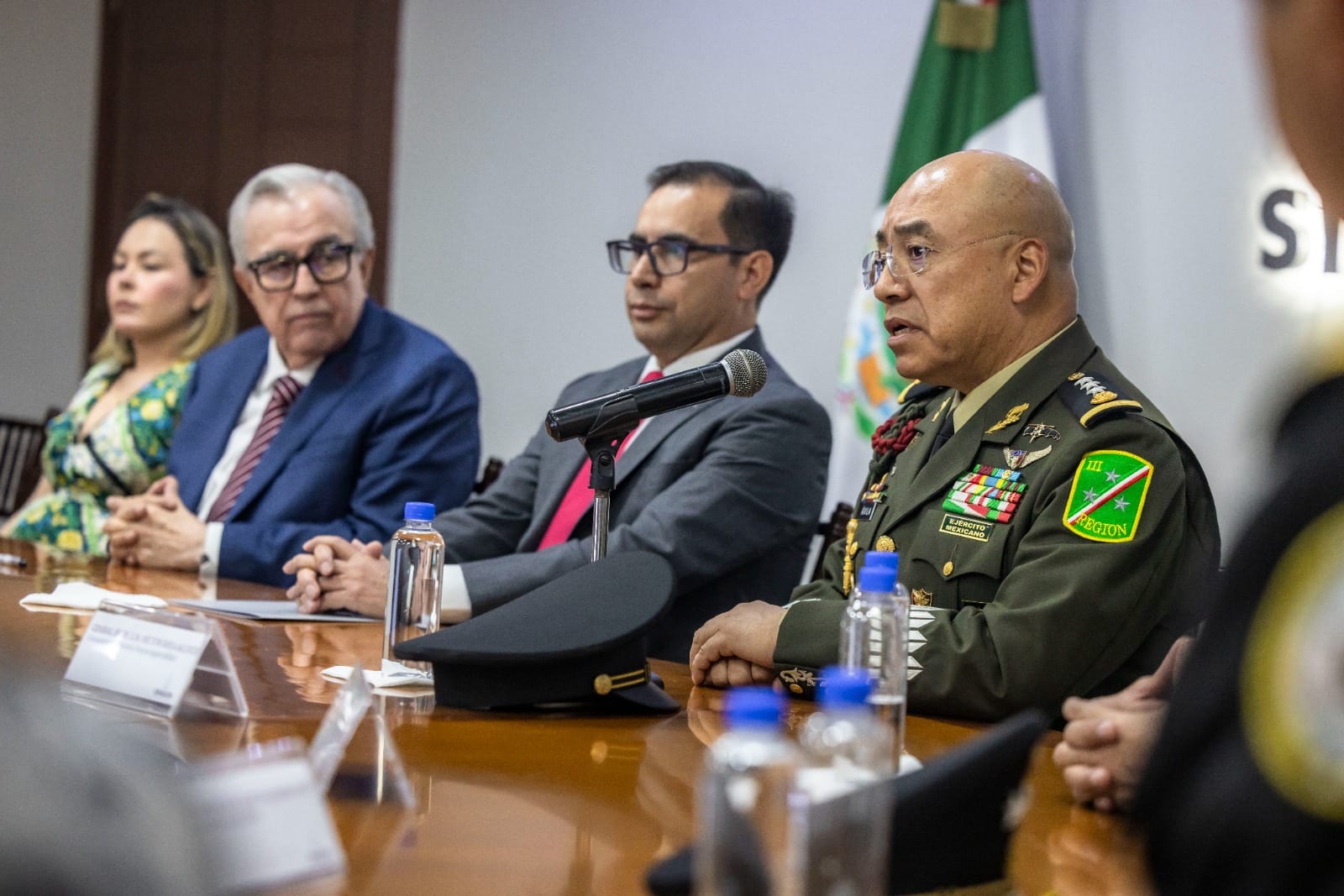 Rocha toma protesta a nuevo titular de SSP