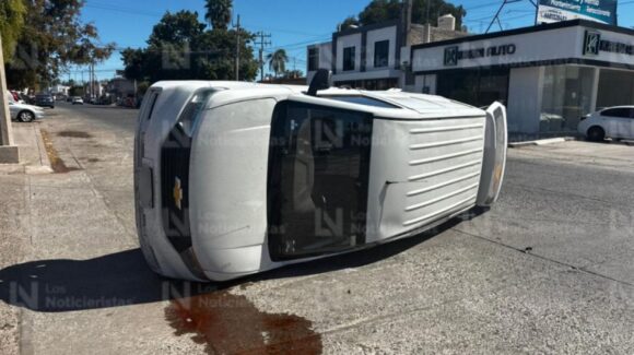 Un lesionado el saldo de una volcadura en el sector Centro de Los Mochis, Sinaloa