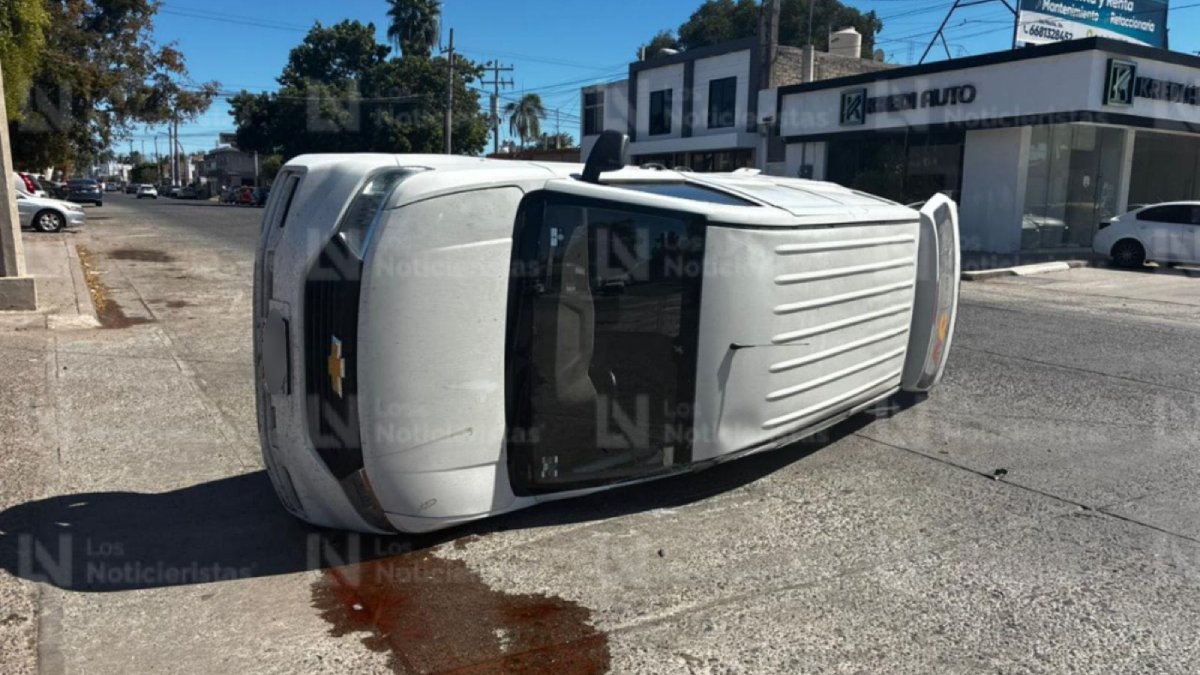 accidene automovilistico en centro de los mochis camioneta