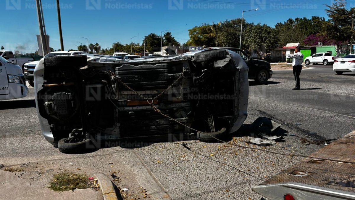 accidente con volcadura en la anahuac de los mochis auto