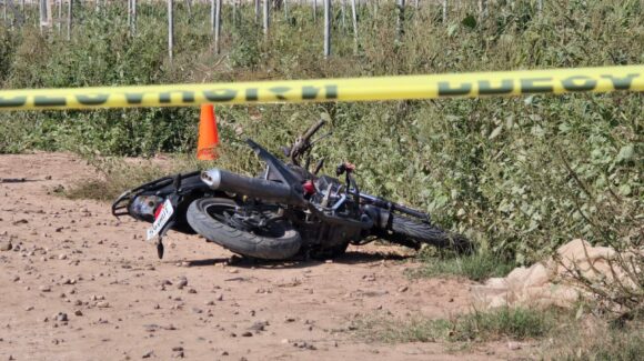 Fallece joven jornalero originario de Guerrero tras accidentarse en su motocicleta en Navolato, Sinaloa