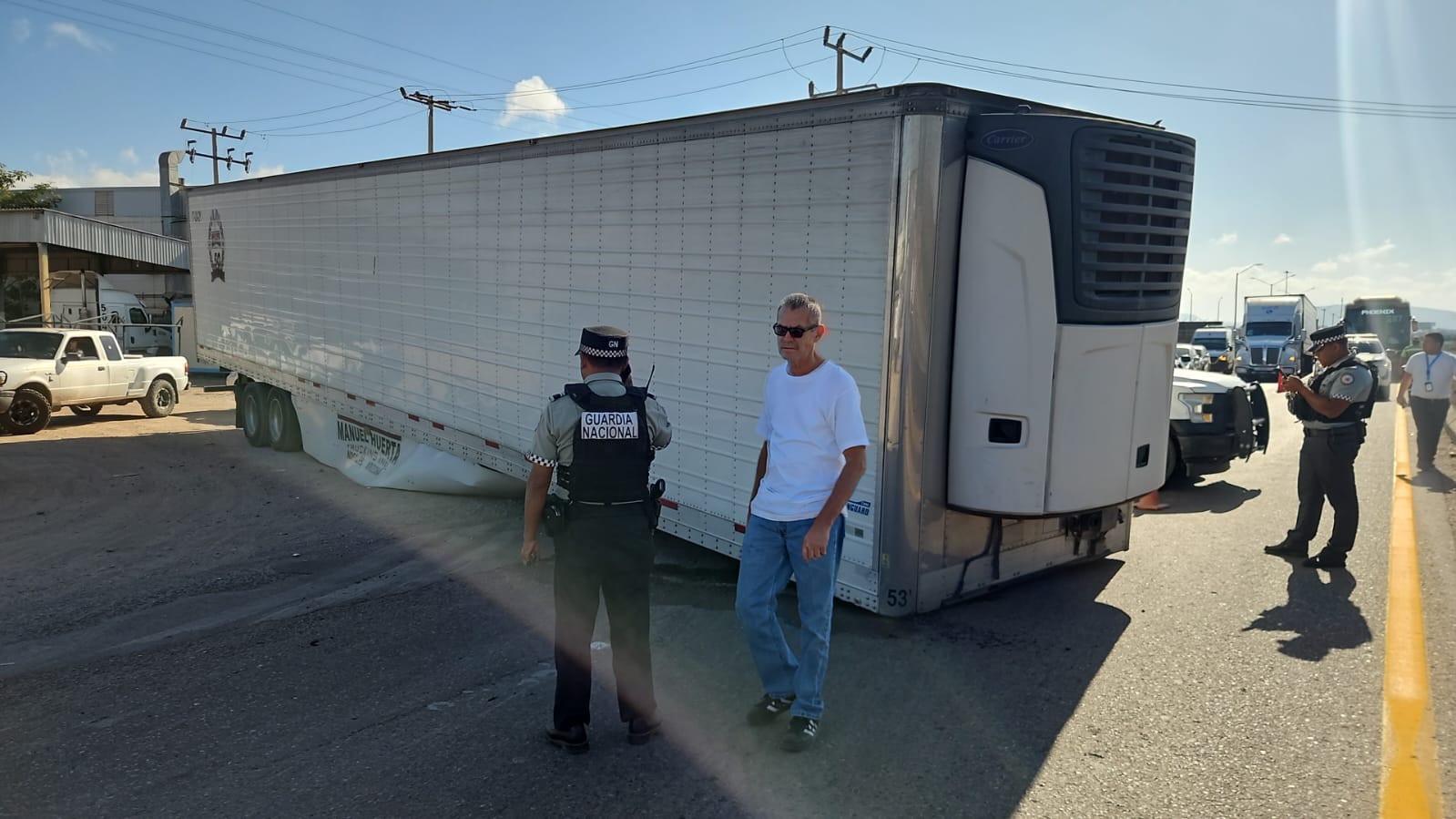 Se suelta caja de tráiler en La Costerita de Culiacán