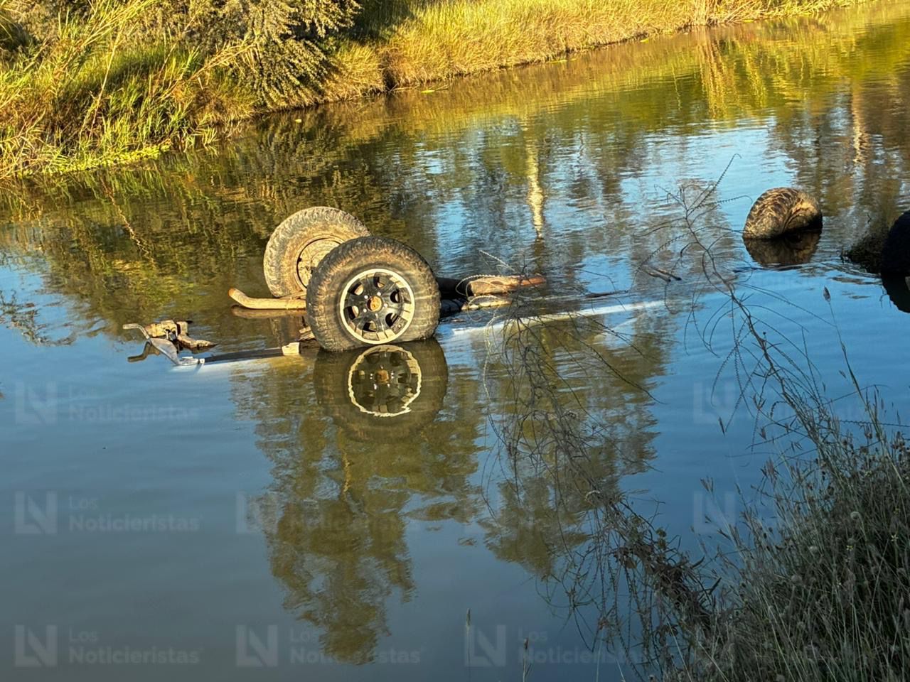 Hombre pierde la vida tras caer a un canal en el Libramiento de Los Mochis