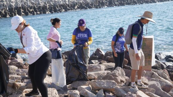 Arranca en Mazatlán campaña “Eco Sinaloa” con jornada de limpieza en la escollera del Faro