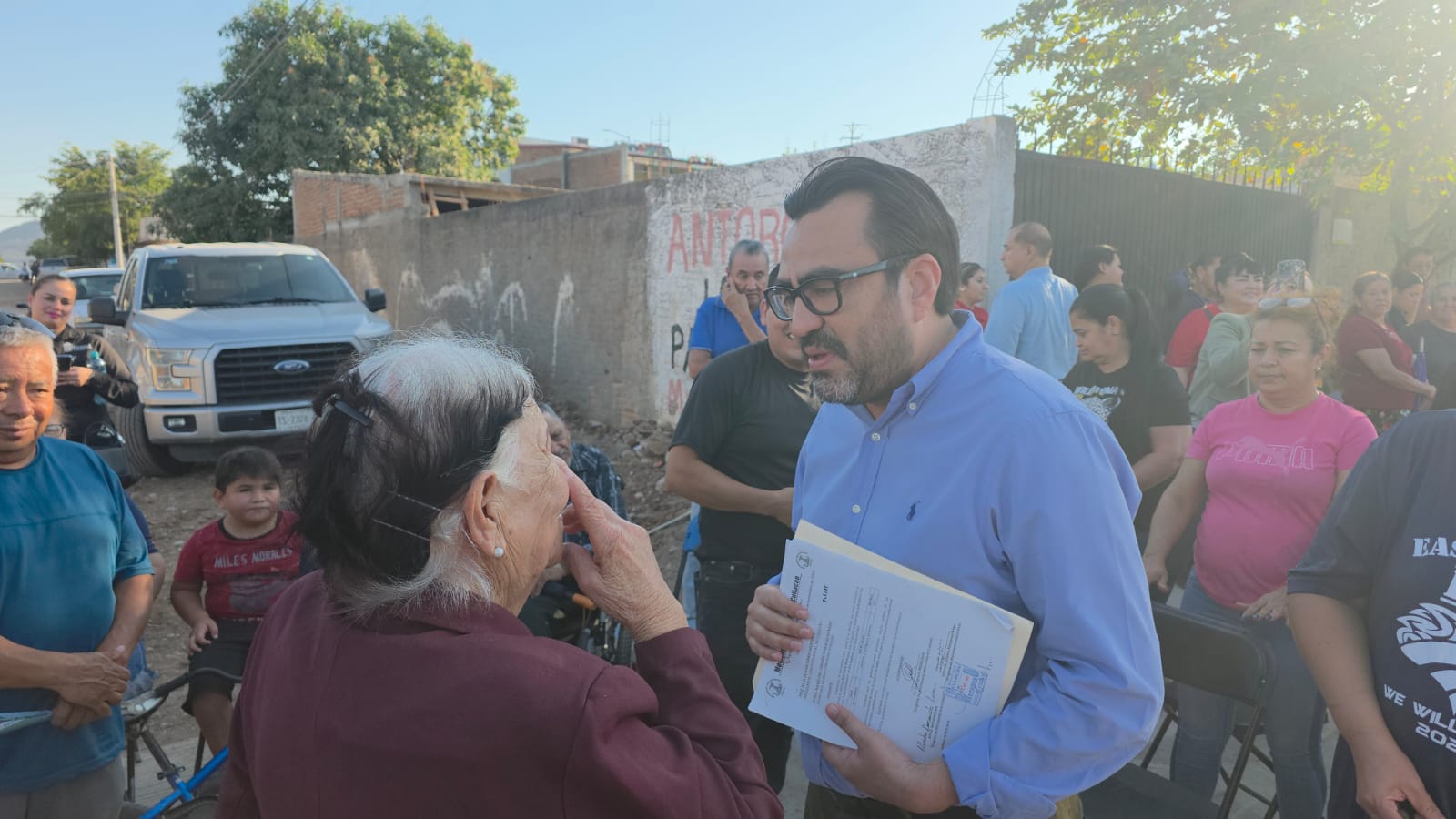 Alcalde de Culiacán entrega pavimentación en colonia Huizaches