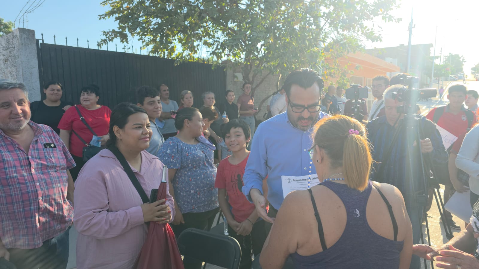Alcalde de Culiacán entrega pavimentación en colonia Huizaches