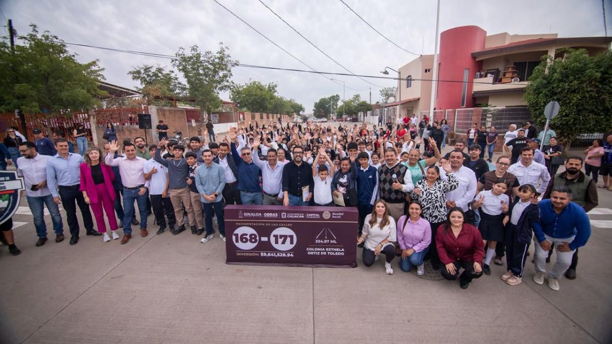 alcalde de culiacan sinaloa con habitantes de colonias por pavimentacion de calles