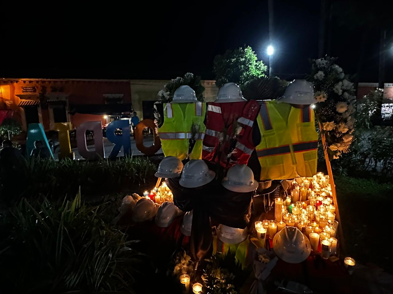 Altar para mineros asesinados en Concordia, Sinaloa