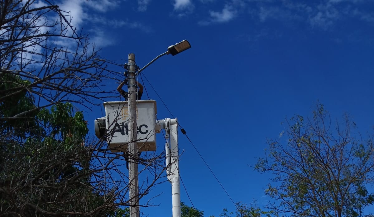 Alumbrado público con lámparas led en comunidades de Badiraguato