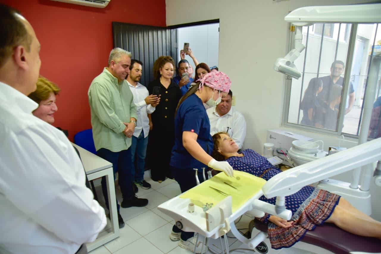 Antonio Menéndez en el Centro Comunitario de Desarrollo Santa Alicia, Ahome