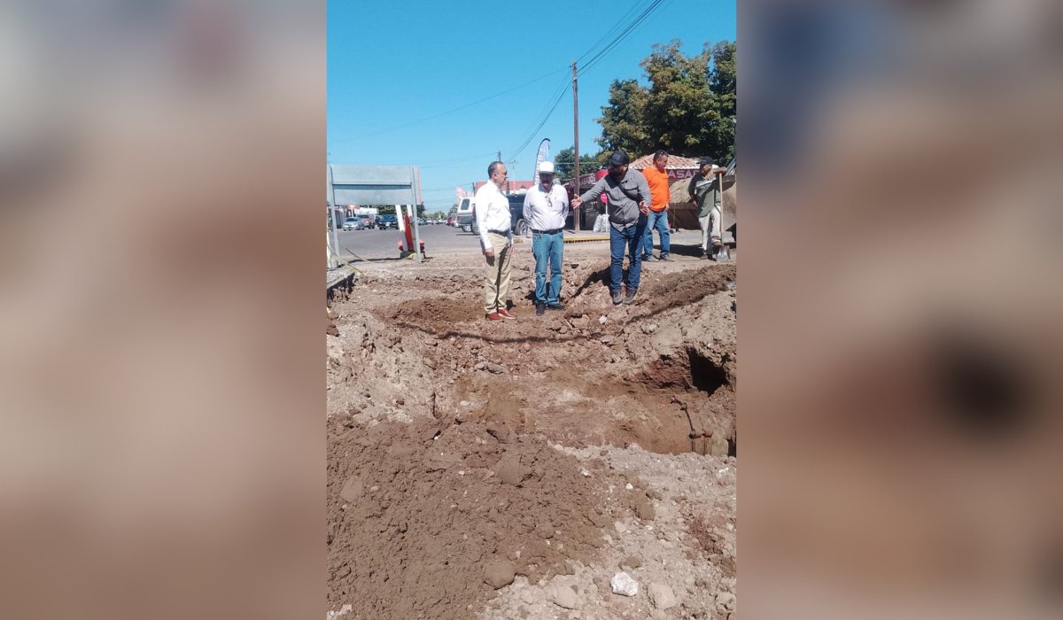 Antonio Menéndez supervisa trabajos de bacheo en Los Mochis, Sinaloa