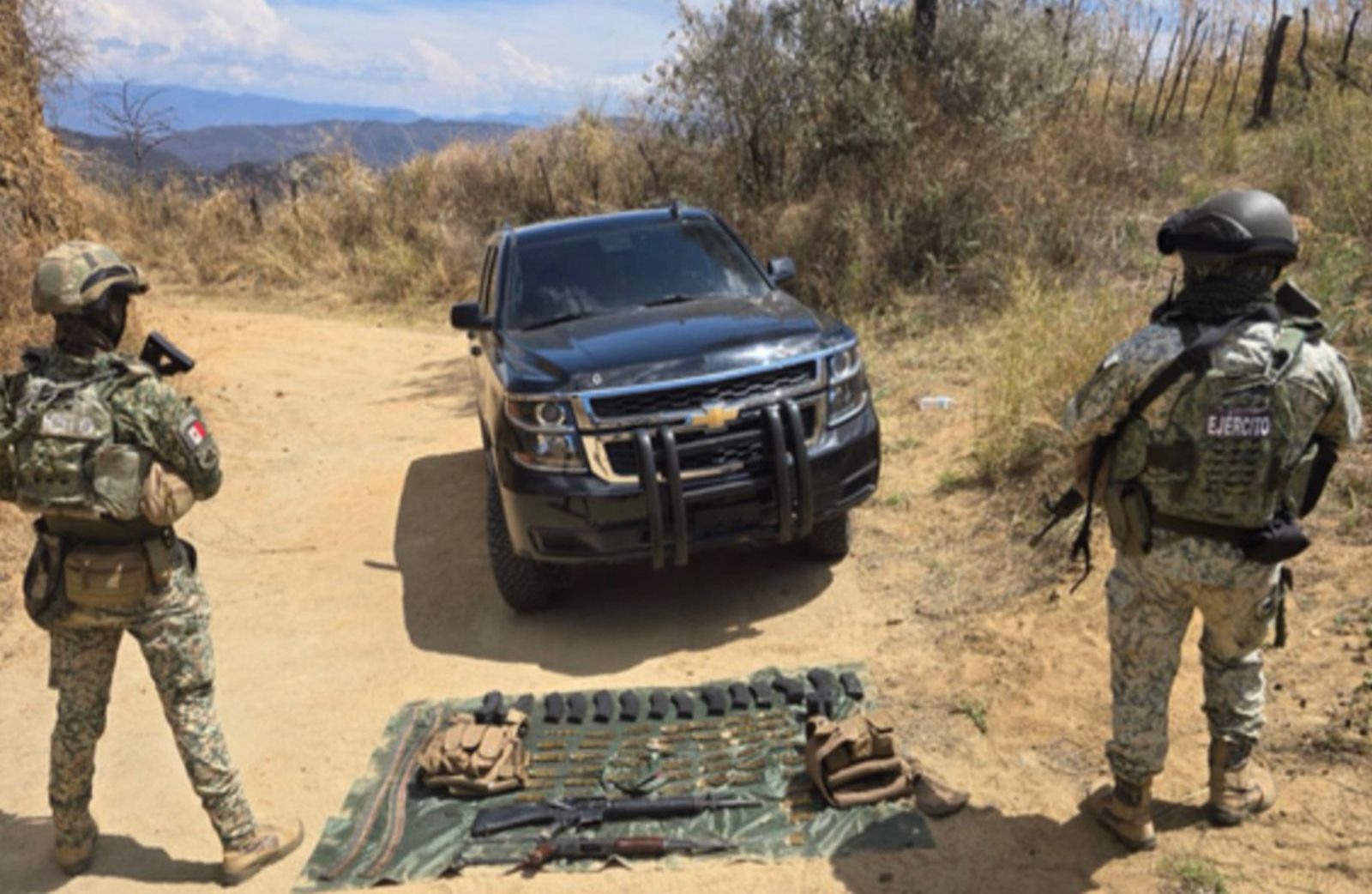 armas cargadores municiones y hasta un vehiculo robado fue asegurado en badiraguato