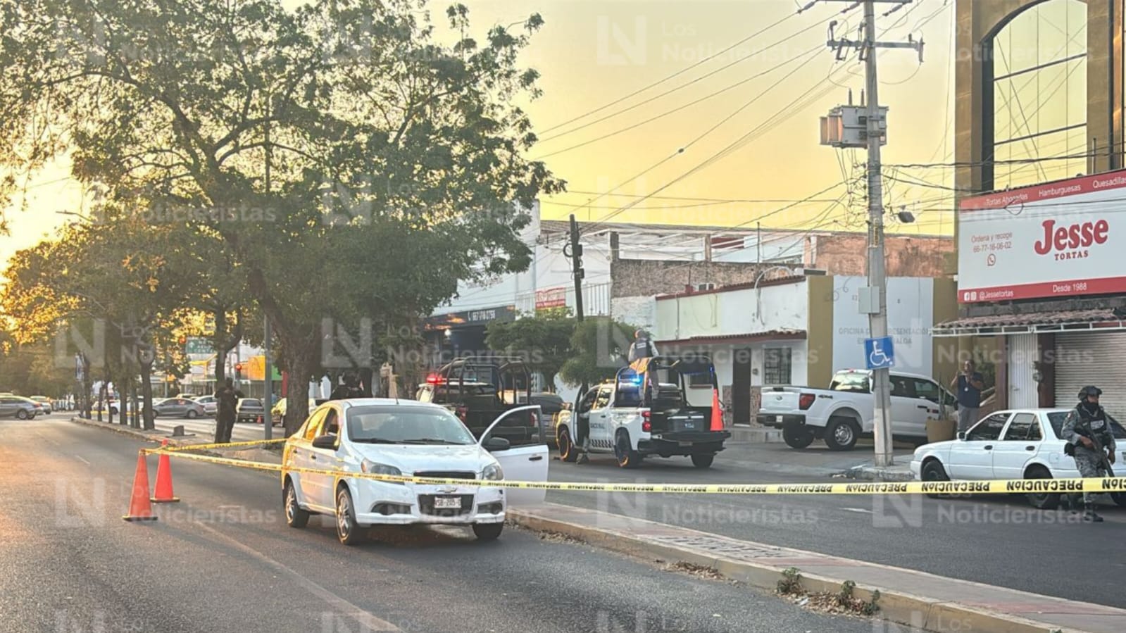 Atacan a balazos al conductor de un auto en colonia Miguel Alemán de Culiacán
