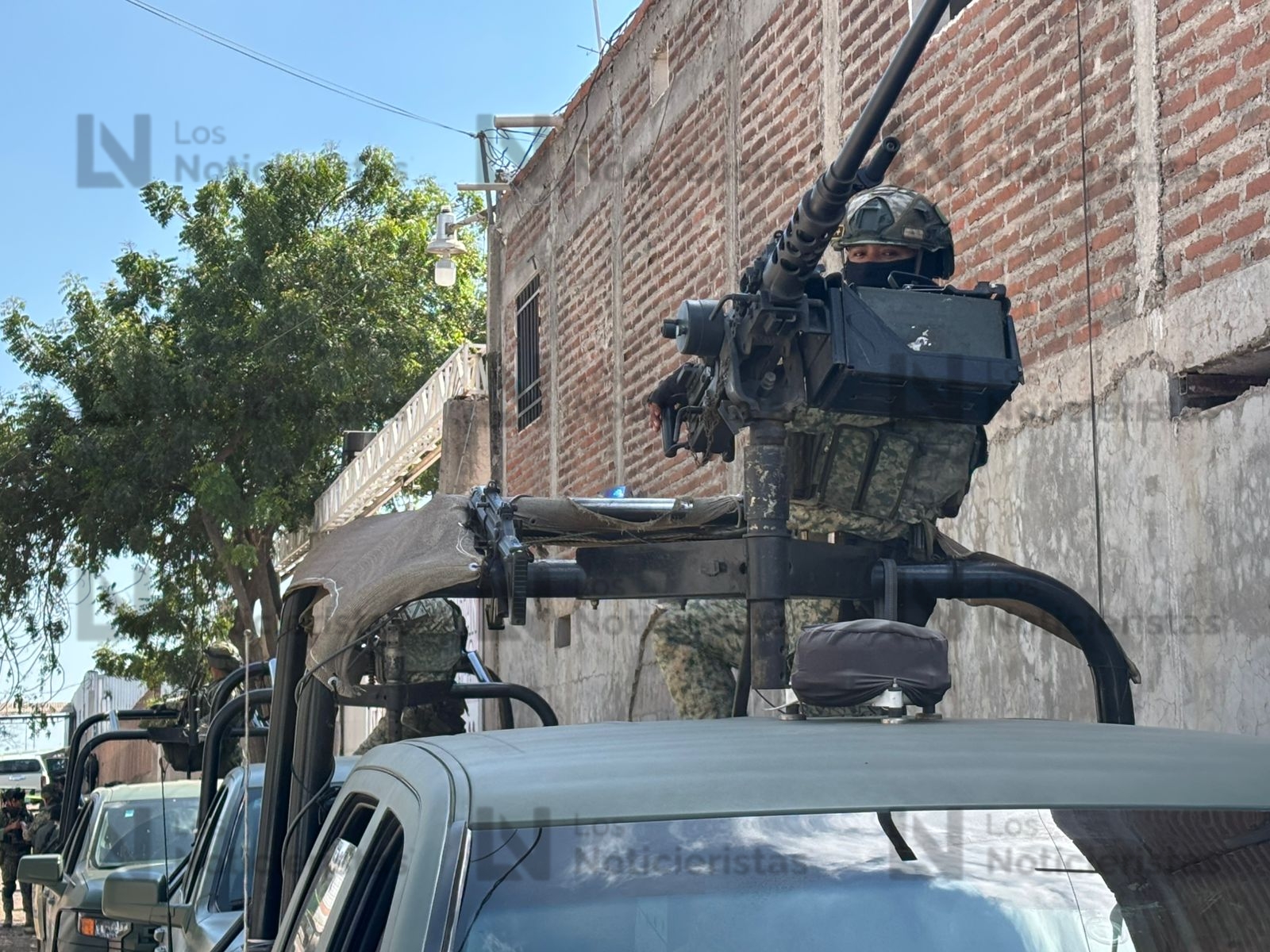 Atacan a balazos a mujer policía estatal en el Piggy Back de Culiacán