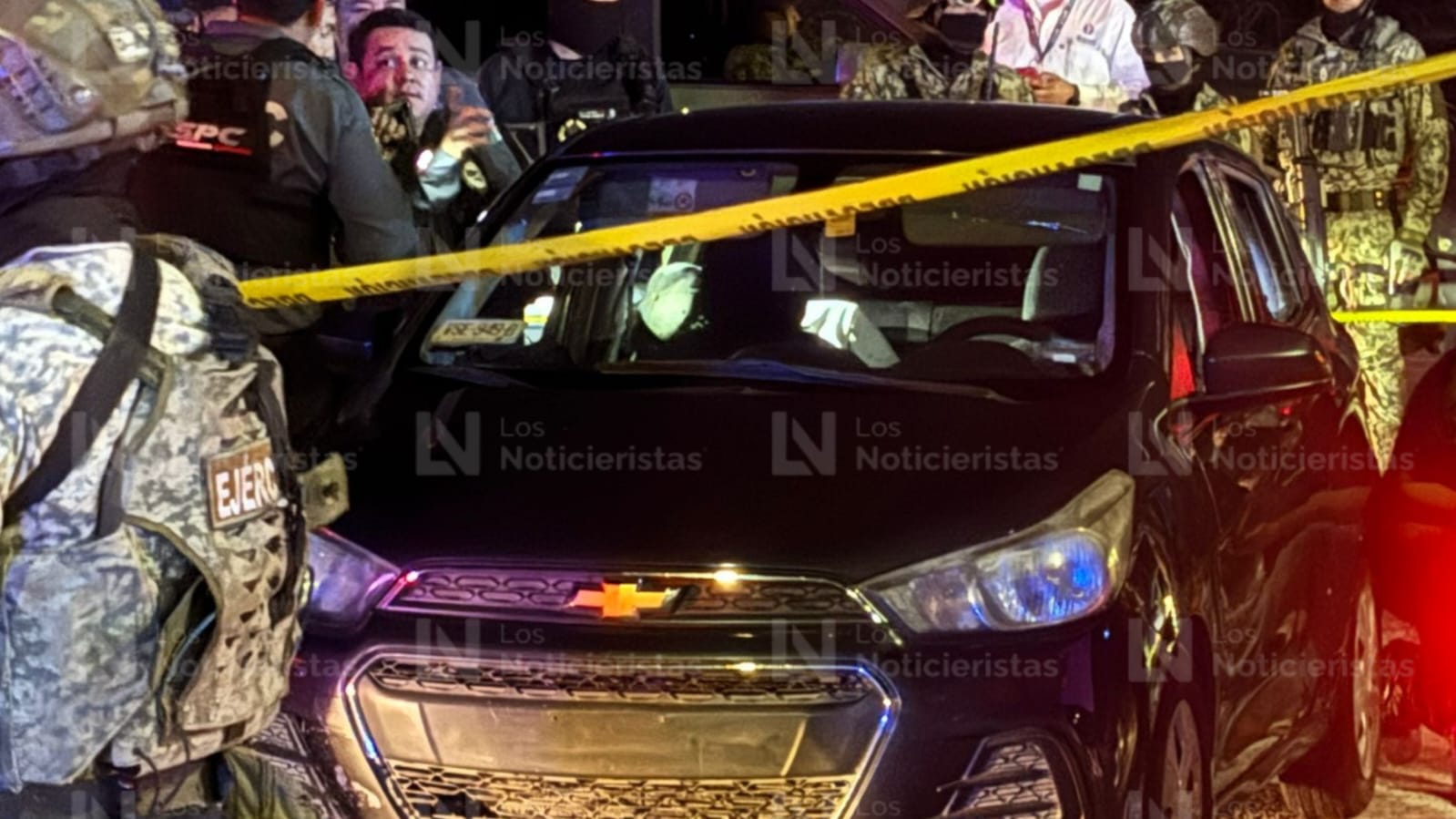 Ataque armado deja a chofer de plataforma herido y a pasajero sin vida, en Culiacán