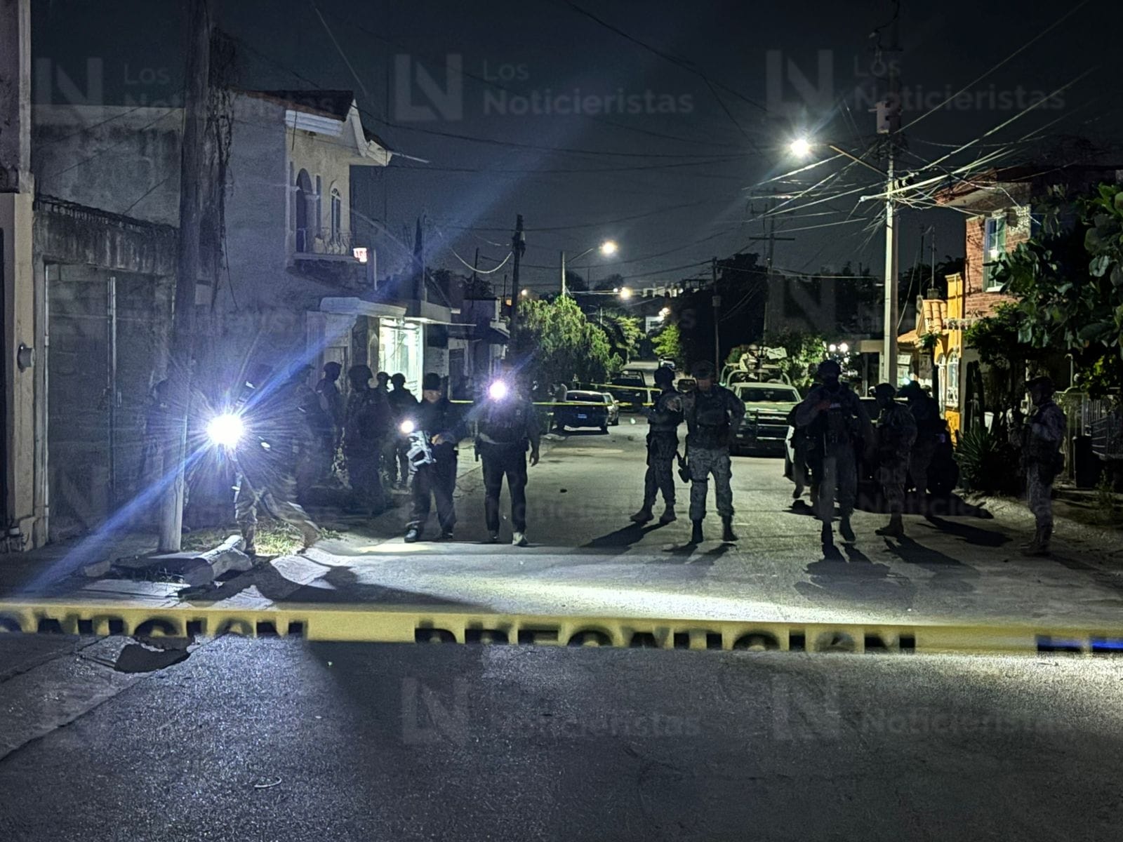 Elementos de seguridad resguardan el lugar del hecho violento