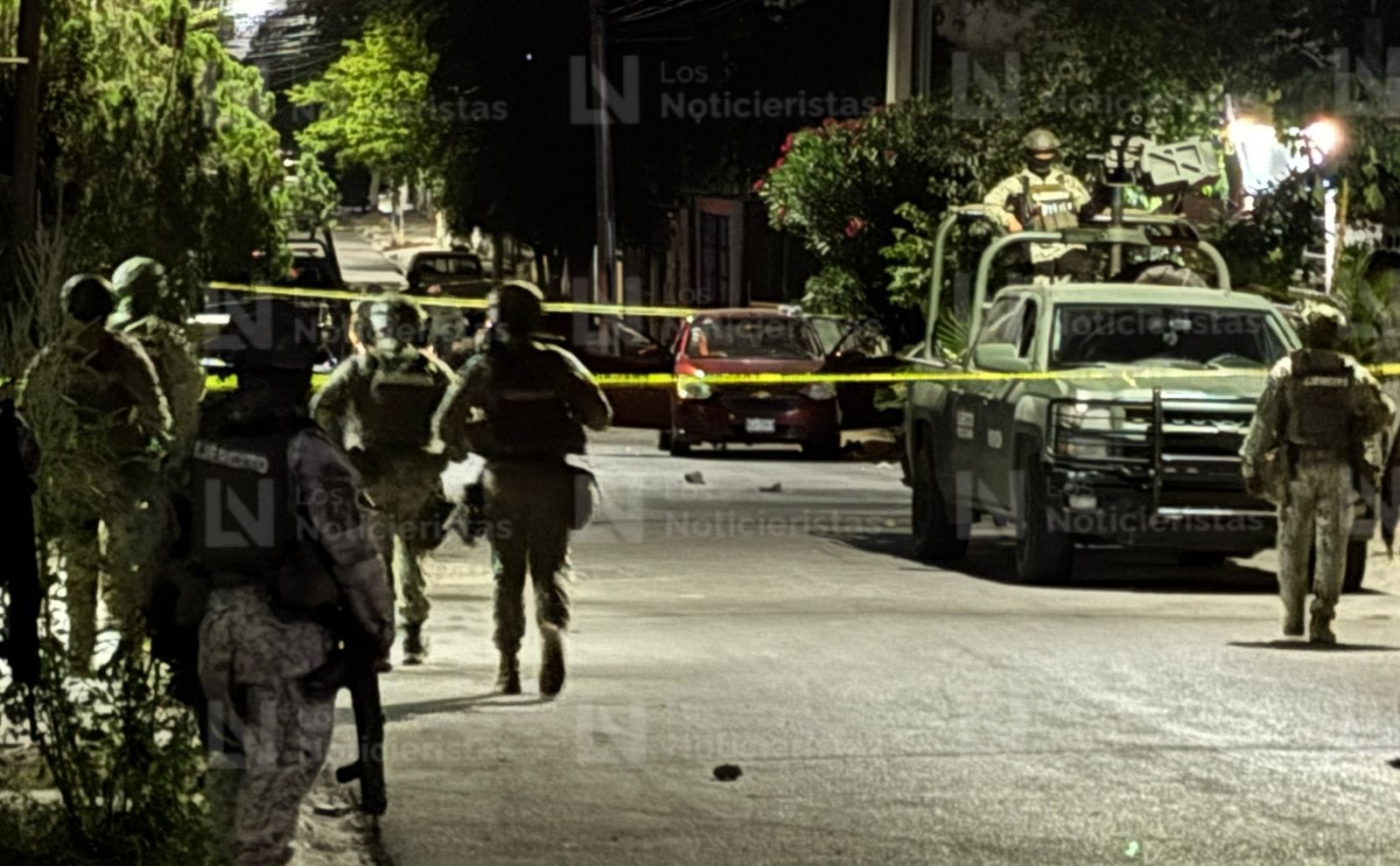 Elementos de seguridad resguardan el lugar del hecho violento