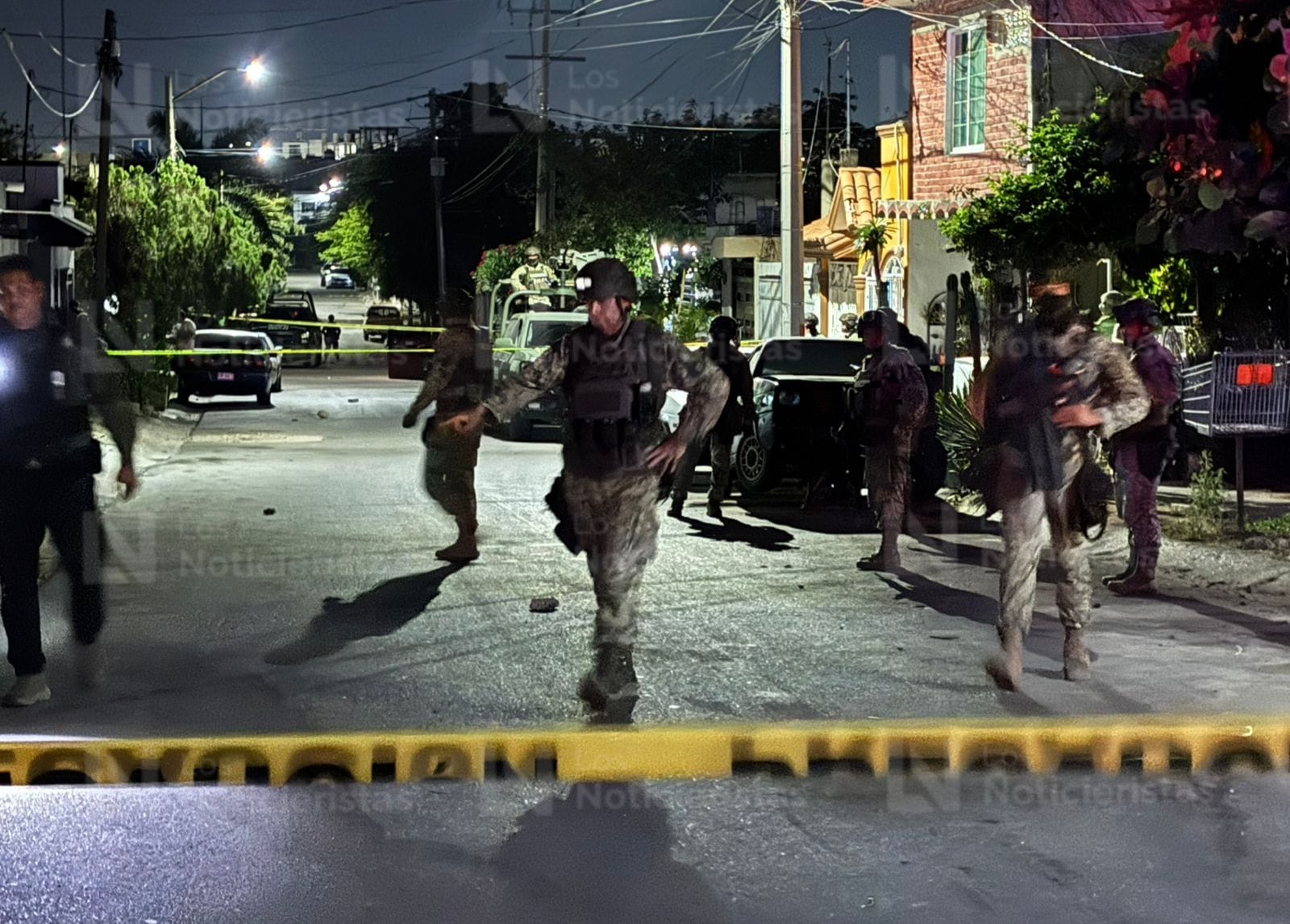 Elementos de seguridad resguardan el lugar del hecho violento