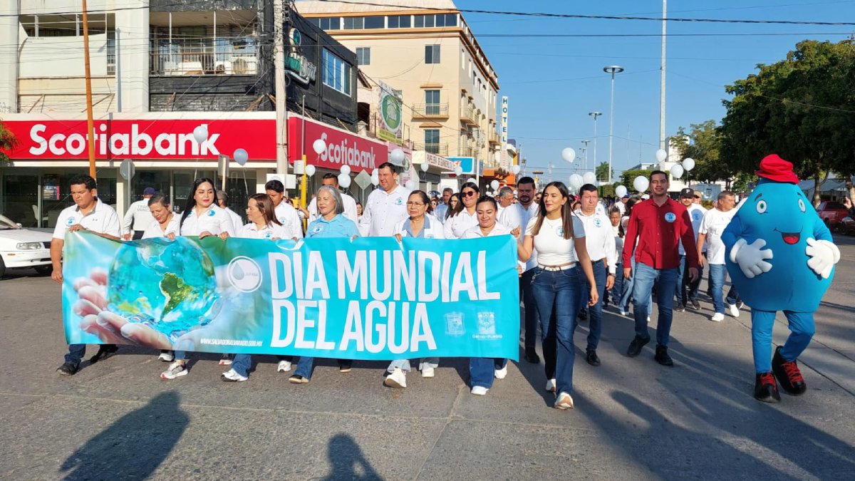 autoridades de guamuchil marchan para hacer conciencia sobre el cuidado del agua potable calles
