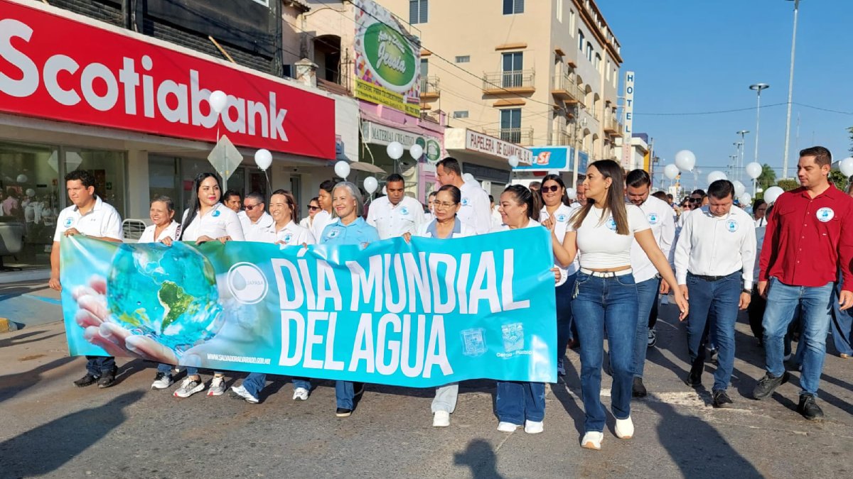 autoridades de guamuchil marchan para hacer conciencia sobre el cuidado del agua potable dia