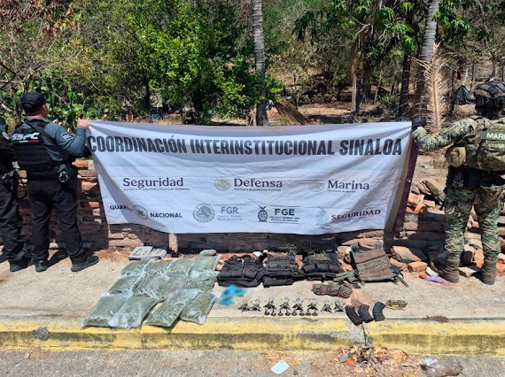 autoridades federales aseguraron explosivos equipo tactico y drogas en el sur de sinaloa