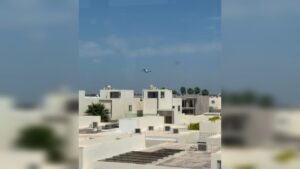 avioneta fumigadora vuela bajo en privanzas de los mochis sin