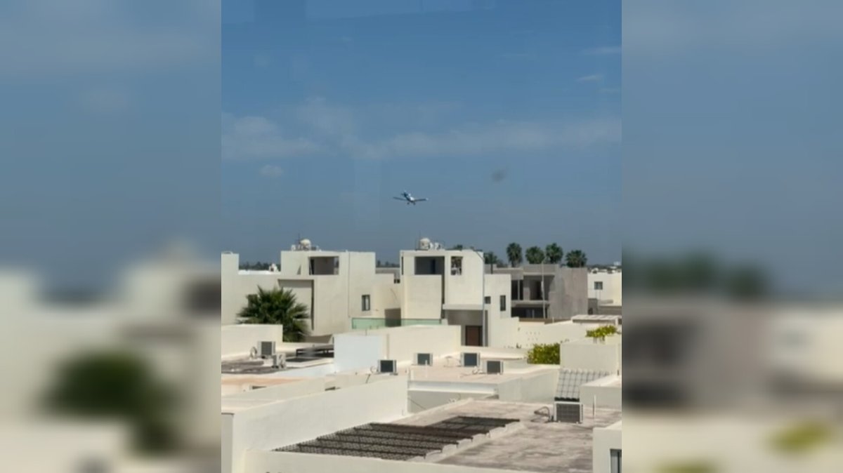 avioneta fumigadora vuela bajo en privanzas de los mochis sin