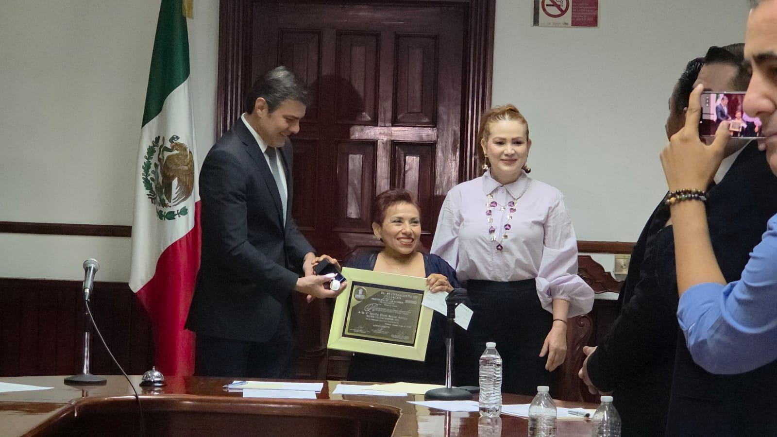 Ayuntamiento Culiacán entregó en Sesión Solemne el Premio a la Mujer Culiacanense a Martha Elena Santos Arroyo