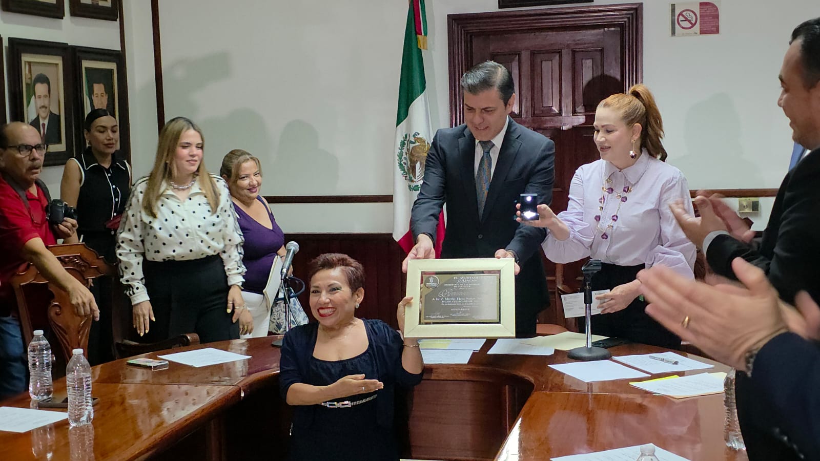 Ayuntamiento Culiacán entregó en Sesión Solemne el Premio a la Mujer Culiacanense a Martha Elena Santos Arroyo