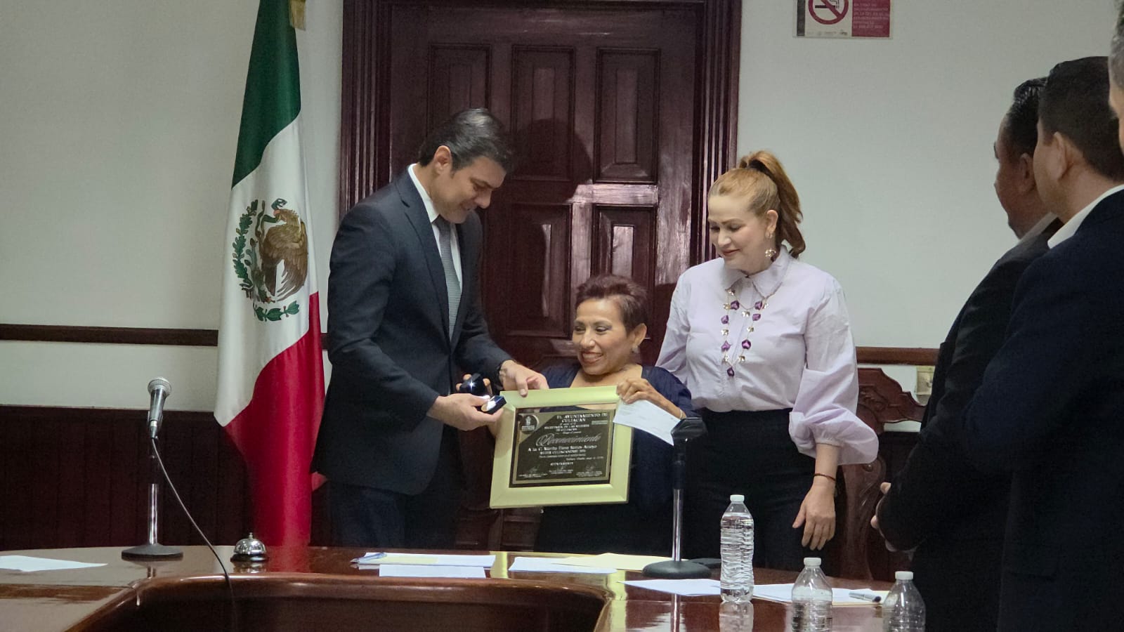 Ayuntamiento Culiacán entregó en Sesión Solemne el Premio a la Mujer Culiacanense a Martha Elena Santos Arroyo